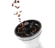 Kaffeemühle Manaos von oben mit fallenden Kaffeebohnen