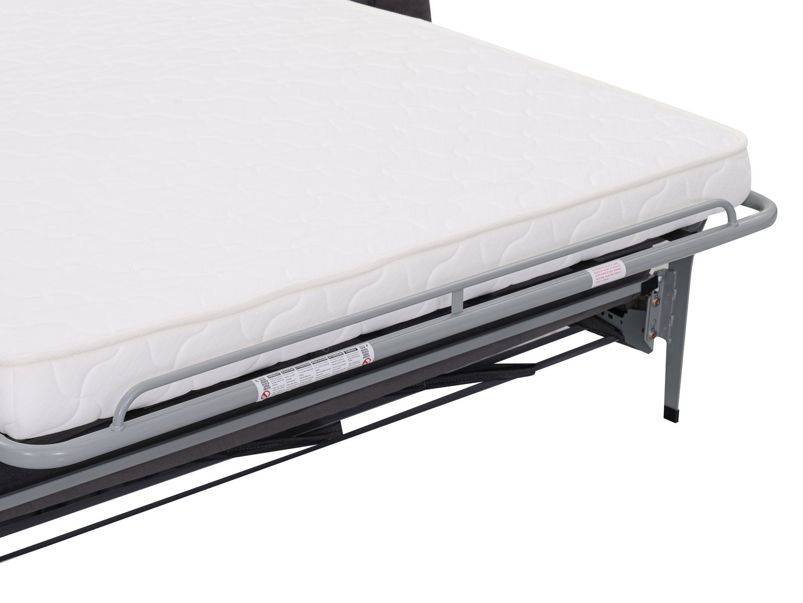 Nahaufnahme eines ausgeklappten Funktionssofas mit weißer Matratze und Metallrahmen.