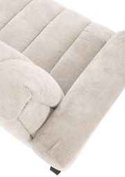 Nahaufnahme einer beigen 2er-Sitzbank mit weichem Stoffbezug, von oben betrachtet.