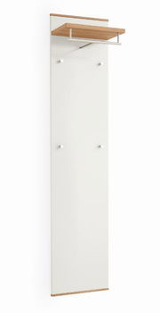 Garderobenpaneel der Serie LOVENO von VOSS in seitlicher Perspektive, mit weißer Front, vier Haken und einer oberen Ablage aus Holz.