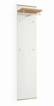Garderobenpaneel der Serie LOVENO von VOSS in seitlicher Perspektive, mit weißer Front, vier Haken und einer oberen Ablage aus Holz.