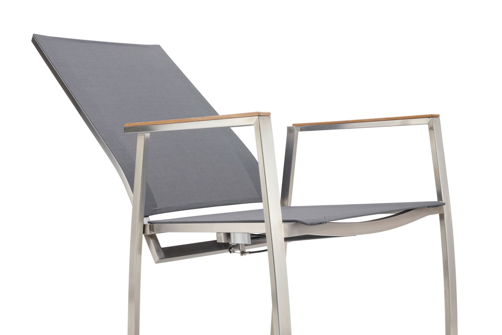 Moderner Gartensessel aus Metall und Stoff, seitliche Perspektive