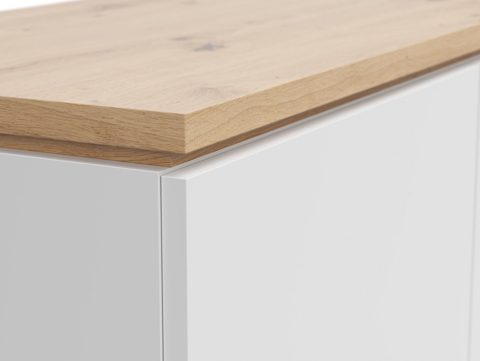 Nahaufnahme eines XORA Highboards mit weißer Front und Holzoberfläche, seitliche Perspektive