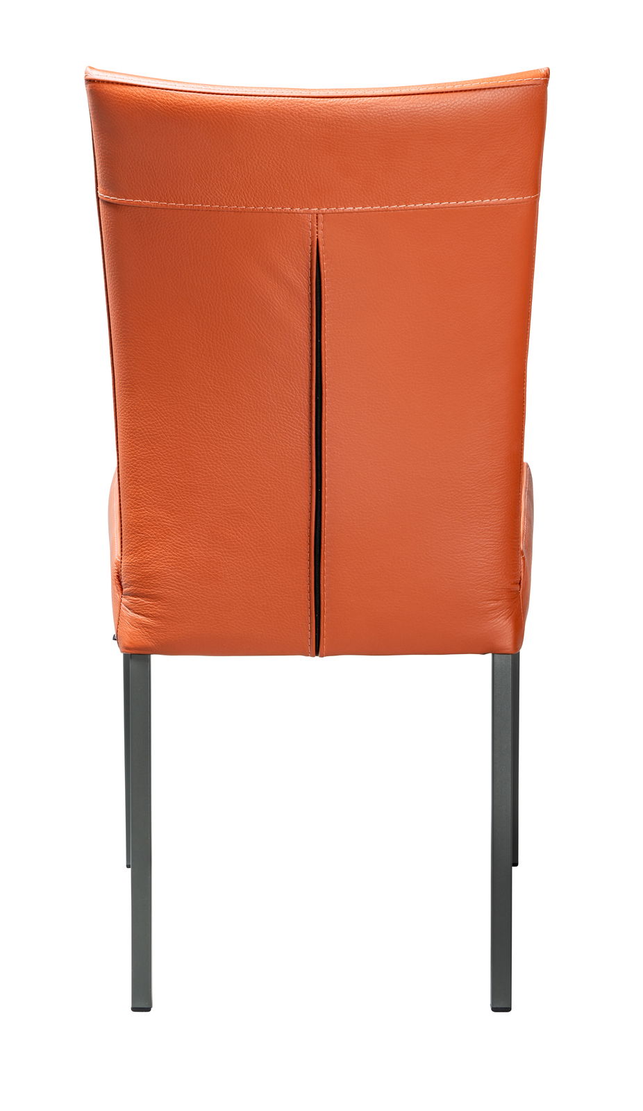 Rückansicht eines modernen Stuhls mit orangefarbenem Lederbezug und schwarzen Metallbeinen.