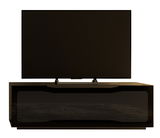 Frontansicht eines modernen TV-Lowboards mit einem großen Flachbildfernseher darauf.
