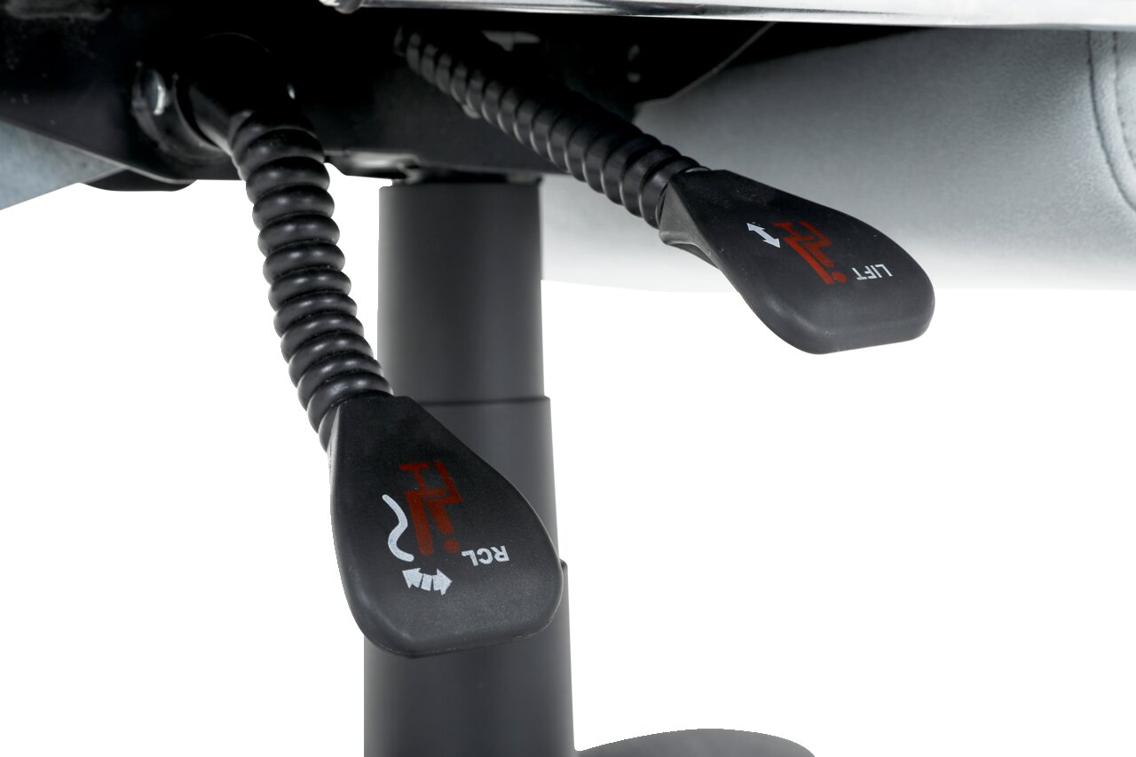 Nahaufnahme der Hebelmechanik eines Chefsessels, seitliche Perspektive