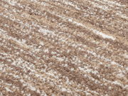 Nahaufnahme eines Uni-Teppichs mit beigem und weißem Muster, diagonale Perspektive