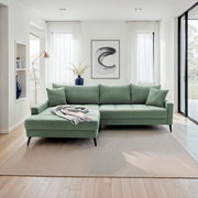 Grünes Ecksofa in modernem Wohnzimmer, linke Perspektive