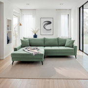 Grünes Ecksofa in modernem Wohnzimmer, linke Perspektive