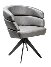 Moderne grijze fauteuil met gestoffeerde zitting en rugleuning, op een zwart metalen onderstel, zijaanzicht