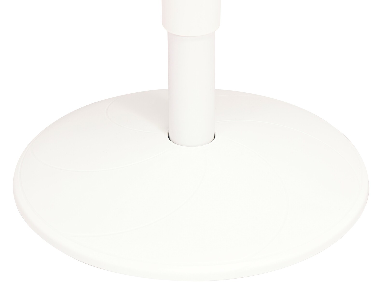 Nahaufnahme der Basis eines weißen Sitzhockers aus seitlicher Perspektive.