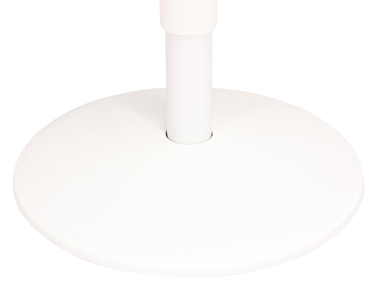 Nahaufnahme der Basis eines weißen Sitzhockers aus seitlicher Perspektive.