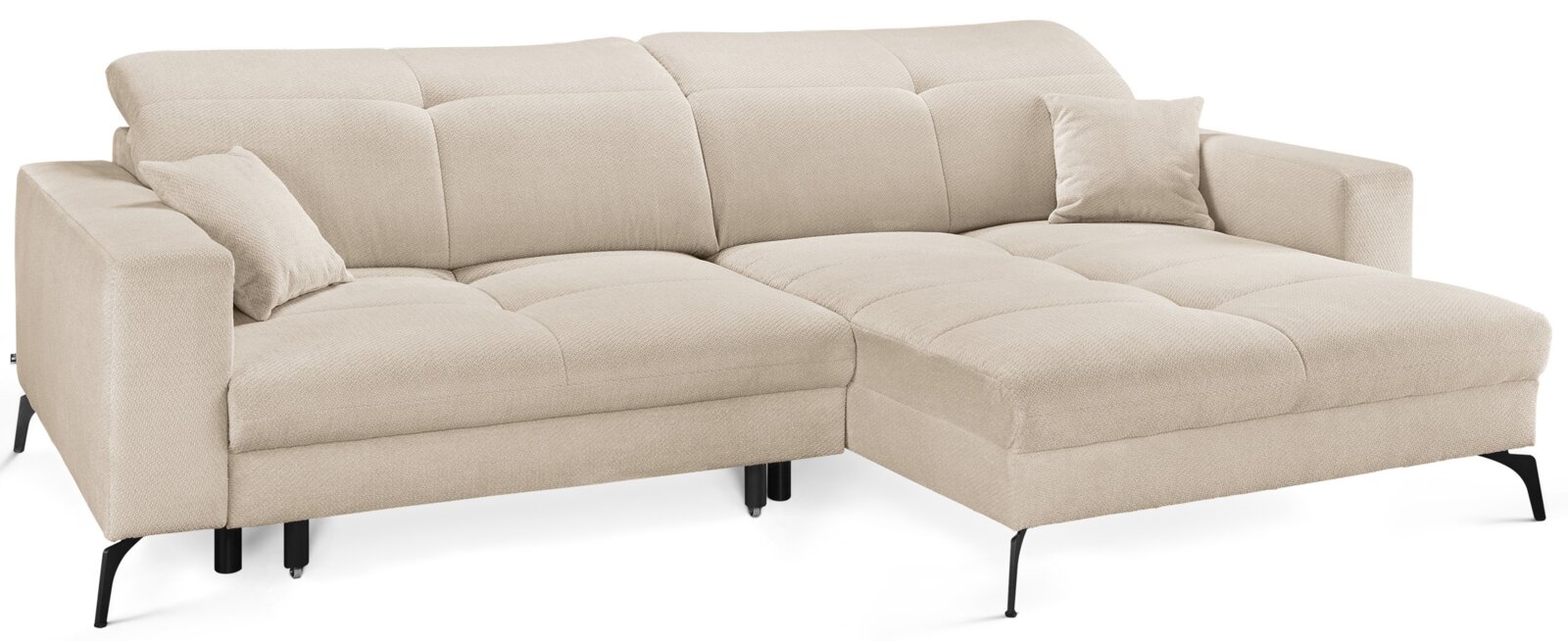 Set one by Musterring Ecksofa SET ONE JERSEY Beiges, gepolstertes Ecksofa mit rechter Ottomane/Longchair, Steppnähten, zwei Zierkissen und schwarzen Metallfüßen, freigestellt auf weißem Hintergrund; Ansicht schräg von vorn.