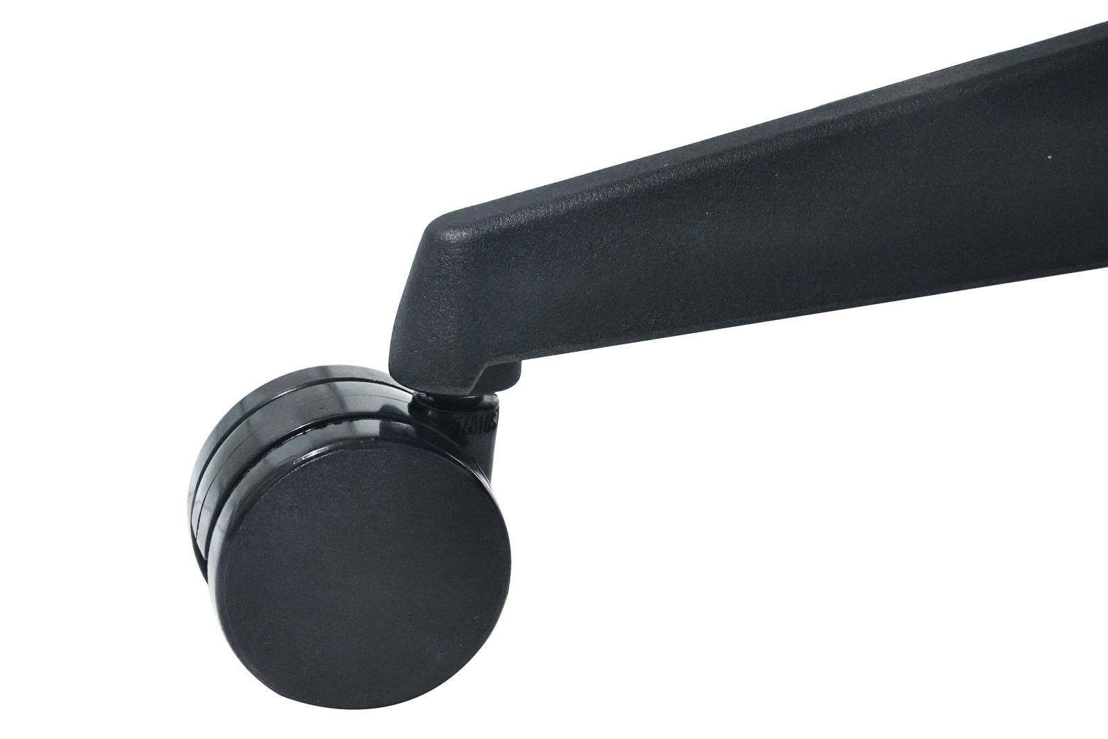 Nahaufnahme einer schwarzen Stuhlrolle eines Drehstuhls