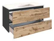 Waschplatz mit zwei offenen Schubladen in Holzoptik, seitliche Perspektive