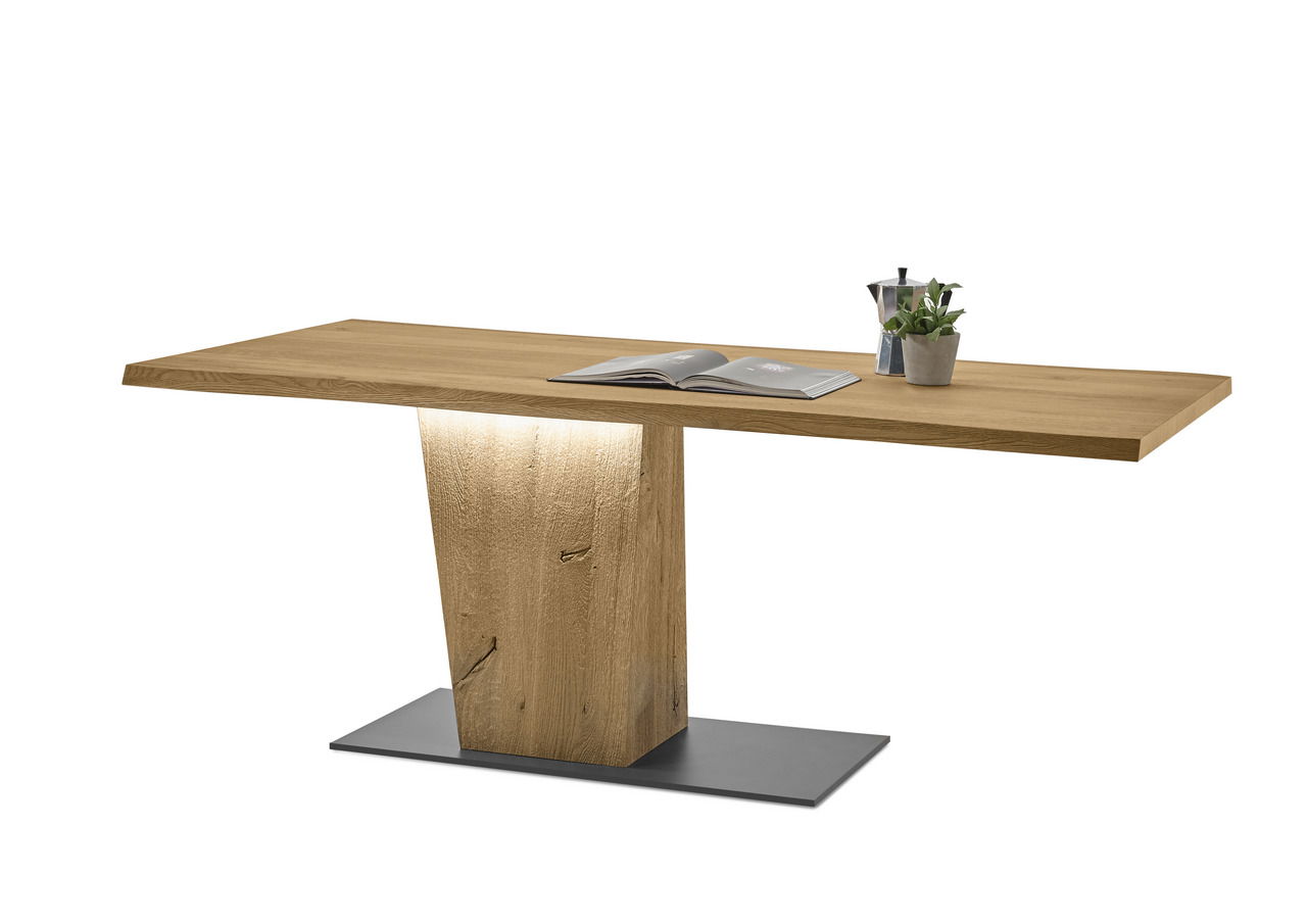 Moderner Esstisch aus Holz mit zentralem Standfuß, seitliche Perspektive