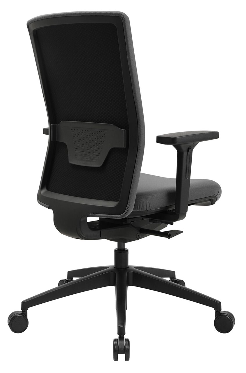 Rückansicht eines modernen Bürostuhls mit schwarzem Netzrücken, verstellbaren Armlehnen und Rollen.