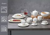 Suppenteller Skagen 21,5cm aus Porzellan, präsentiert in einer Tischszene mit anderen Geschirrteilen, seitliche Perspektive.