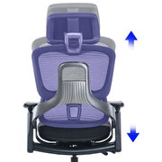 Rückansicht eines ergonomischen Drehstuhls mit verstellbarer Rückenlehne und Kopfstütze.