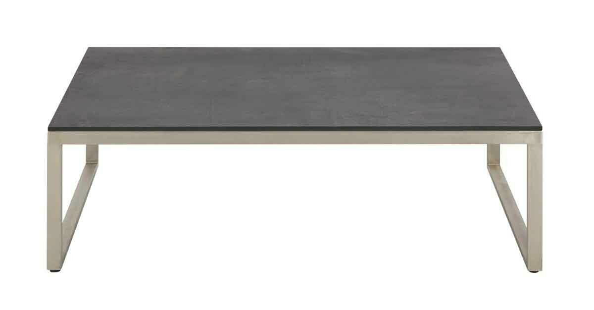 Moderner Loungetisch mit dunkler Tischplatte und silbernem Metallgestell, frontal betrachtet.