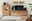 Moderne Wandkombination aus Holz mit TV-Schrank, Regal und Vitrine, frontal fotografiert.