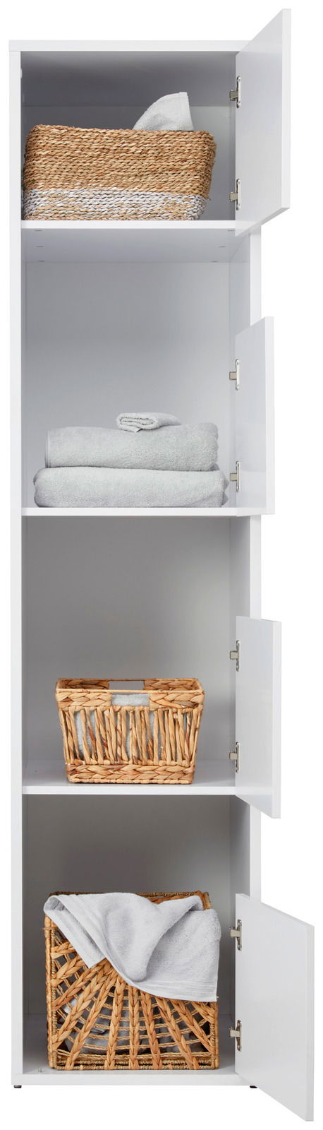 Weißer Wäscheschrank mit vier offenen Fächern, gefüllt mit Körben und Handtüchern, frontal betrachtet.