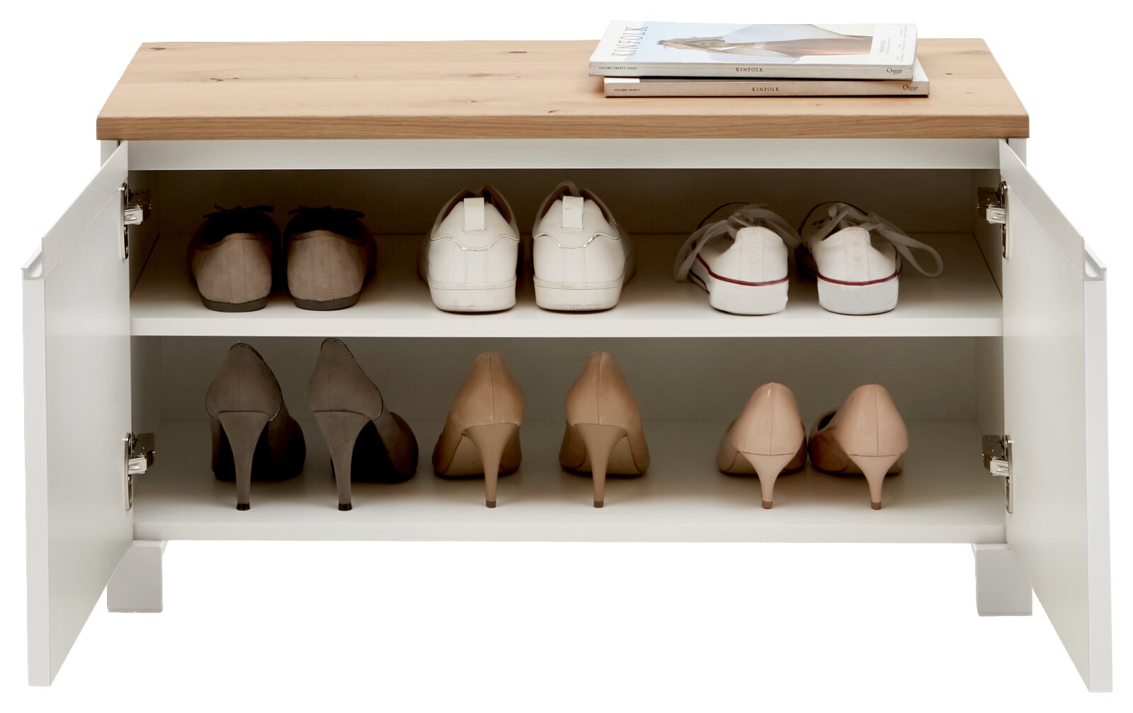 Dieter Knoll Garderoben-Set 6-tlg. SORRENT Schuhschrank mit zwei offenen Türen, gefüllt mit verschiedenen Schuhen, aus der Frontalperspektive fotografiert. Obenauf liegen Zeitschriften.