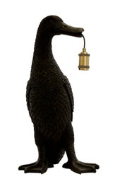 Schwarze Enten-Figur als dekorative Stehlampe mit Messing-Lampenfassung, seitliche Ansicht von links vor weißem Hintergrund