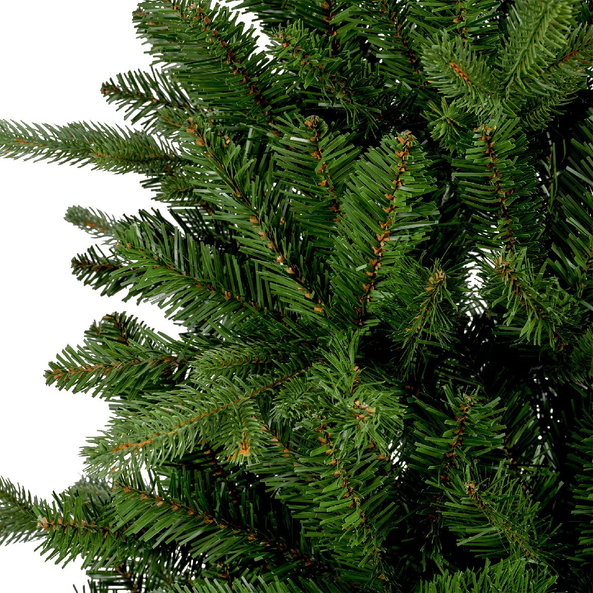 Nahaufnahme von grünen Tannenzweigen eines künstlichen Weihnachtsbaums, Perspektive von oben.