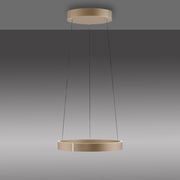 Moderne LED-Pendelleuchte in goldener Farbe, von unten betrachtet, mit kreisförmigem Design und schlanken Aufhängungen.