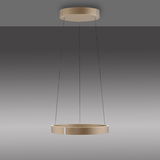 Moderne LED-Pendelleuchte in goldener Farbe, von unten betrachtet, mit kreisförmigem Design und schlanken Aufhängungen.