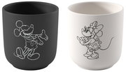 Zwei moderne Keramikbecher ohne Henkel, links schwarz mit Mickey-Mouse-Linienzeichnung, rechts weiß mit Minnie-Mouse-Linienzeichnung, frontale Ansicht leicht von oben