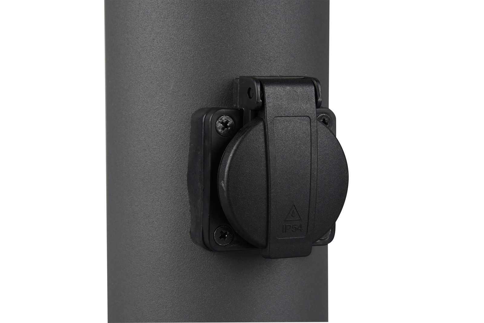 Nahaufnahme einer grauen Außenleuchte mit einer schwarzen Steckdose, IP54 zertifiziert, seitliche Perspektive.