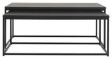 Modernes Couchtisch-Set aus zwei schwarzen Tischen mit Metallrahmen, frontal betrachtet.