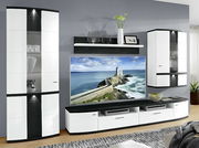 Moderne Wandkombination in Weiß und Schwarz mit Vitrinen, Regal und TV-Schrank, frontal betrachtet.