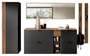 Garderoben-Set in Graphit mit Holzdetails, bestehend aus einem hohen Schrank, einer Kommode mit Dekoration und einem großen Spiegel. Frontale Perspektive.