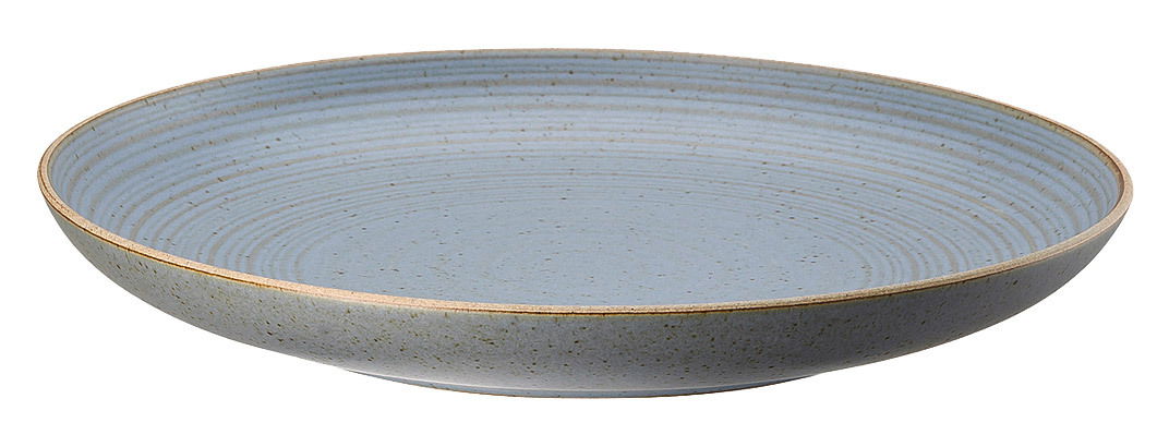 Speiseteller 27 cm in blauer Keramik mit feinen Rillen, seitliche Perspektive