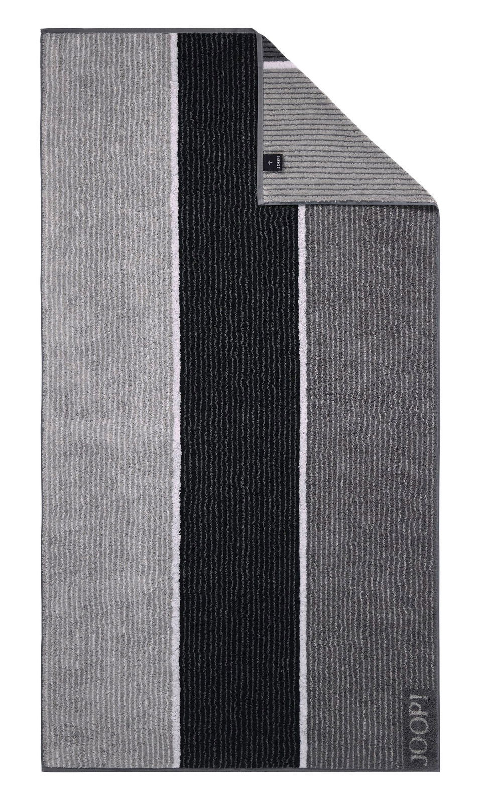 Graues und schwarzes gestreiftes Duschtuch in Draufsicht