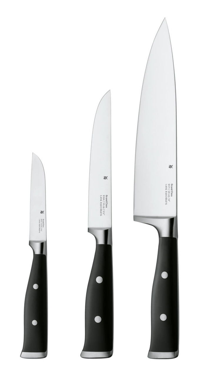 Dreiteiliges Messer-Set Grand Class, bestehend aus einem kleinen, mittleren und großen Messer, frontal abgebildet.