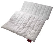 Weiße, gesteppte Bettdecke in schräger Perspektive, Vital Plus Duo-Bett 155x220