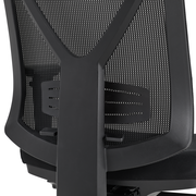 Rückansicht eines Drehstuhls mit schwarzer Netzrückenlehne und ergonomischem Design.