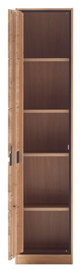 Offener Aktenschrank aus Holz mit einer Tür, linke Perspektive, zeigt mehrere Regalböden.