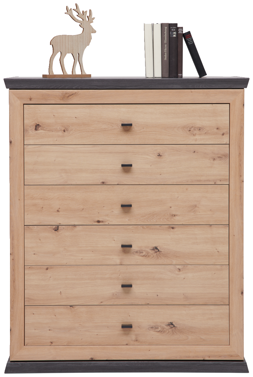 Frontale Ansicht einer Kommode aus hellem Holz mit fünf Schubladen, dekoriert mit einem Holzrentier und Büchern auf der Oberseite.