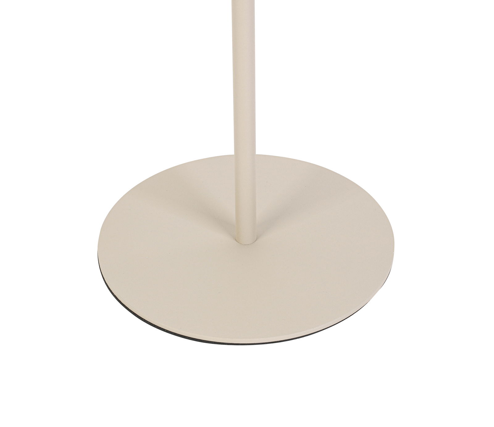 Nahaufnahme des Sockels einer weißen Akku-Stehleuchte aus der Vogelperspektive.