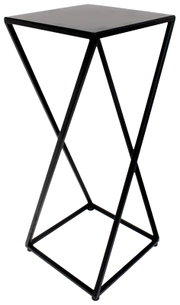 Moderner schwarzer Beistelltisch aus Metall mit geometrischem Design, seitliche Perspektive