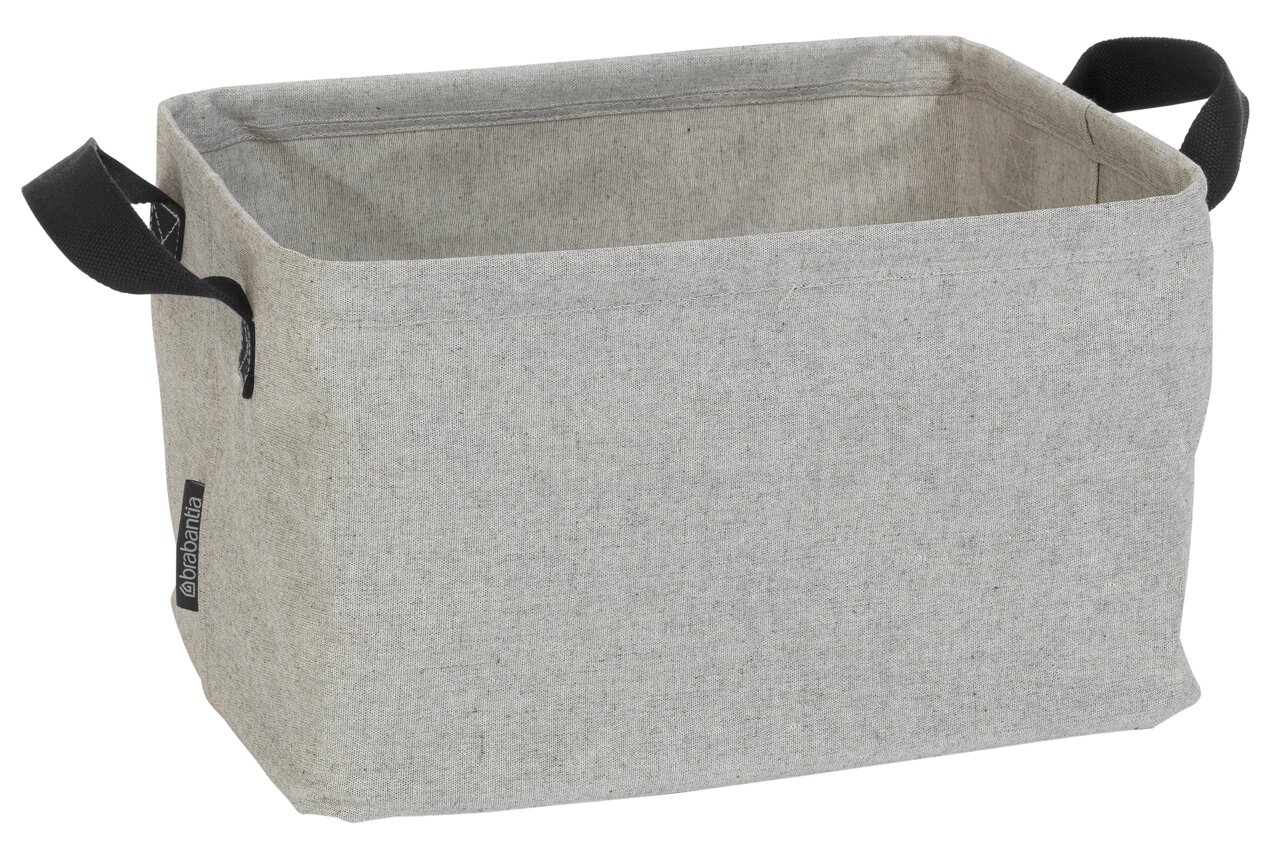 Faltbarer Wäschekorb aus grauem Stoff mit schwarzen Griffen, seitliche Perspektive