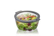 Salatschleuder ROTARE mit transparentem Deckel, gefüllt mit frischem Salat, aus seitlicher Perspektive