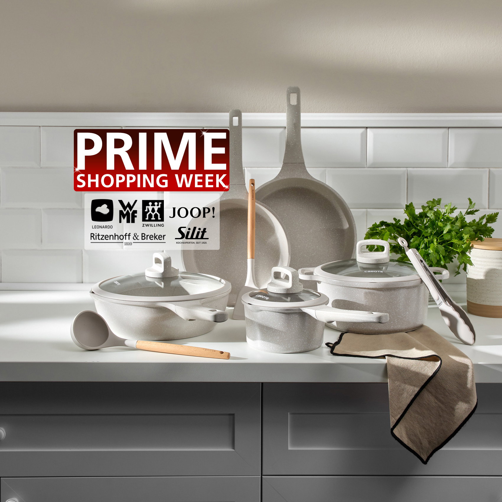 Graues Kochgeschirr und Küchenhelfer auf einer Arbeitsplatte, beworben zur Prime Shopping Week.