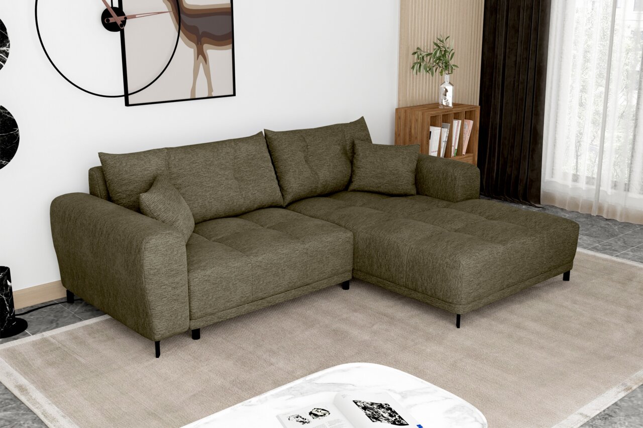 Moderne L-vormige hoekbank in olijfgroen met een brede recamier aan de rechterkant, een zachte stoffen bekleding en zwarte metalen poten in de woonkamer, gefotografeerd vanuit een schuin vooraanzicht van links.