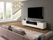 Modernes XL-TV-Lowboard in einem stilvollen Wohnzimmer, seitliche Perspektive